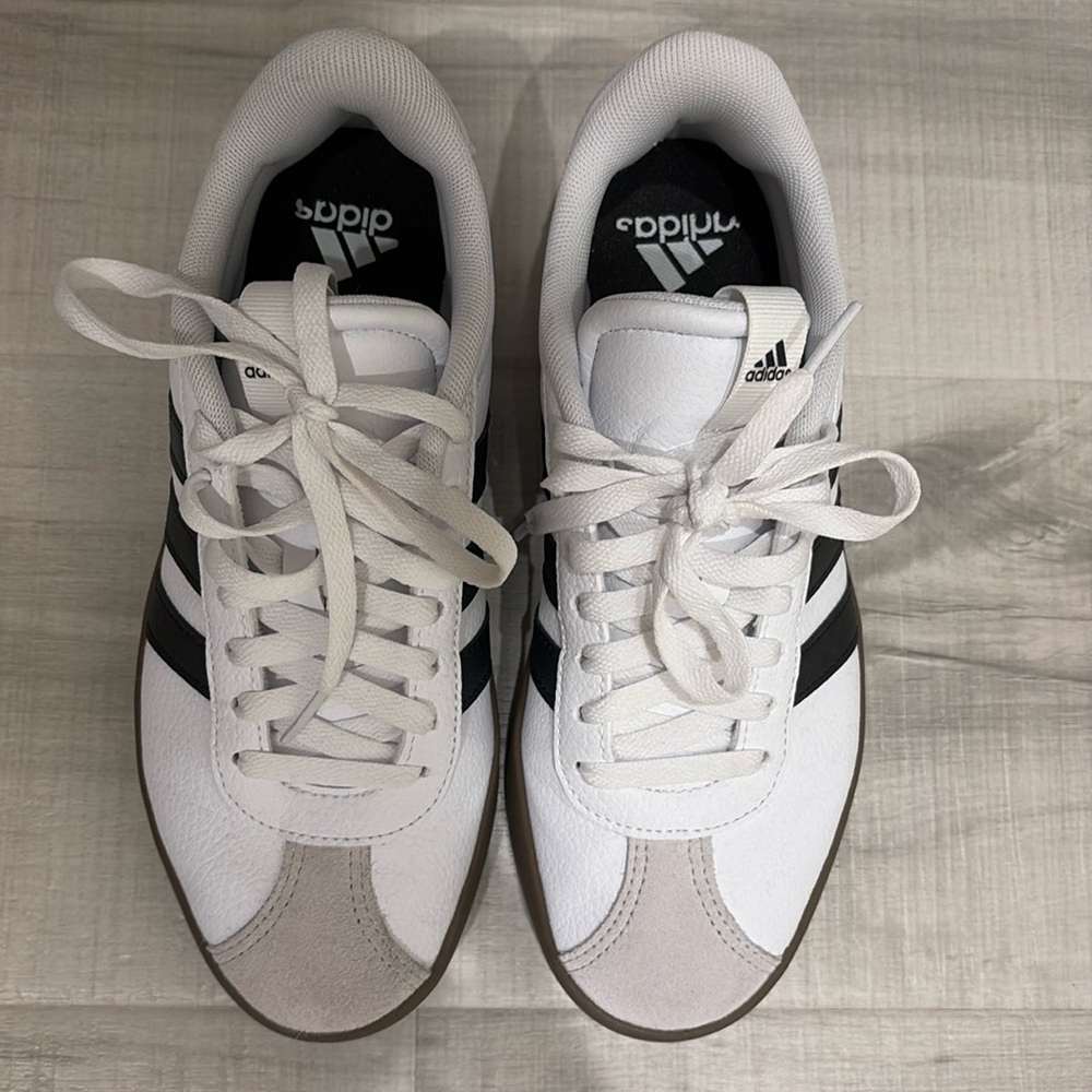 EUC Adidas Court VL 2.0